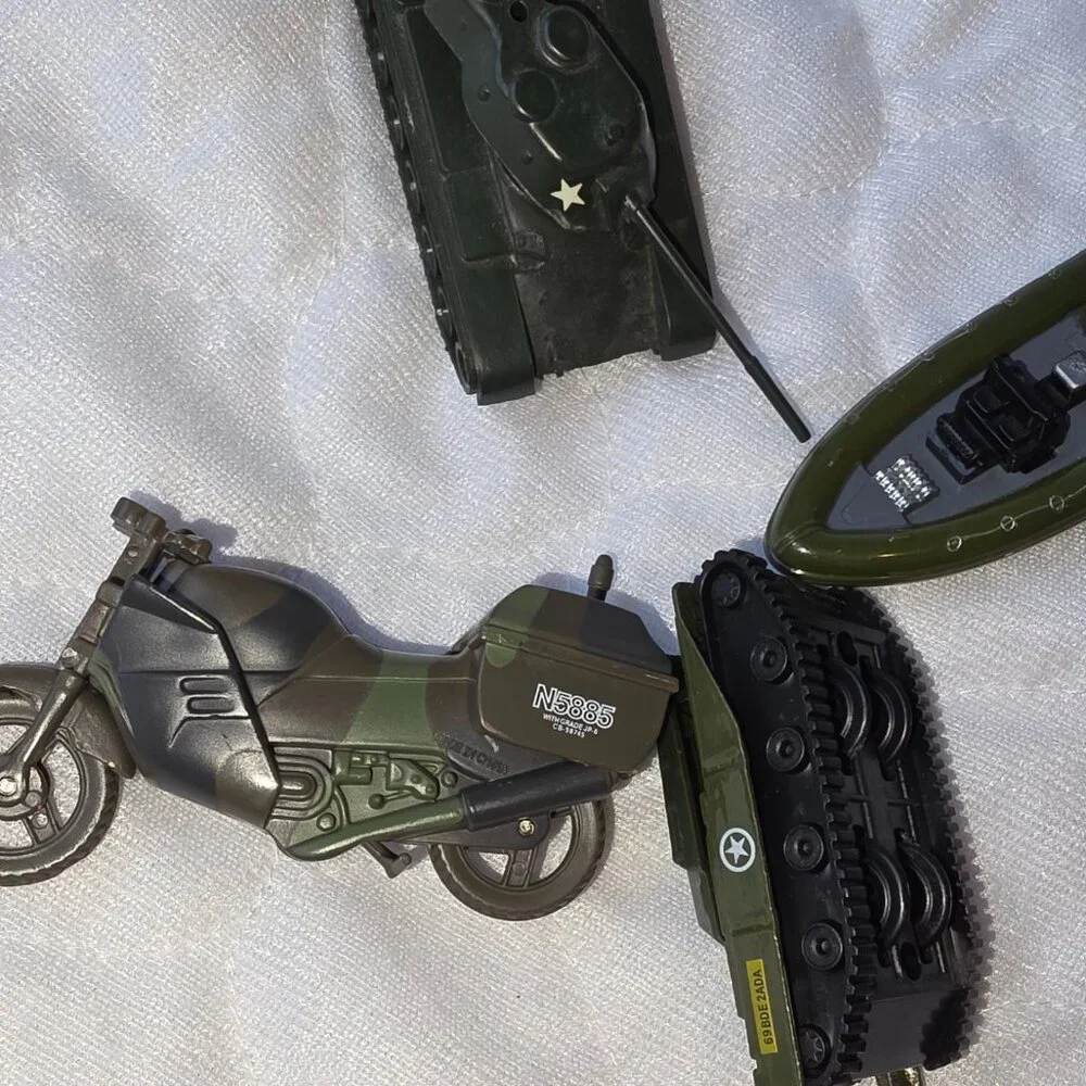 Military Vehicle Action Figure Toys Motorcycle Tanks Boat Lot of 4